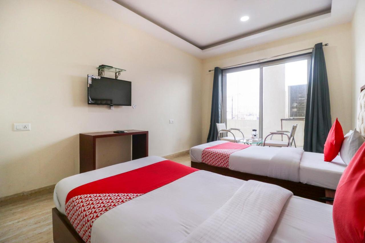 Hotel Oyo Flagship 69860 Mastana Palace à Bénarès Extérieur photo