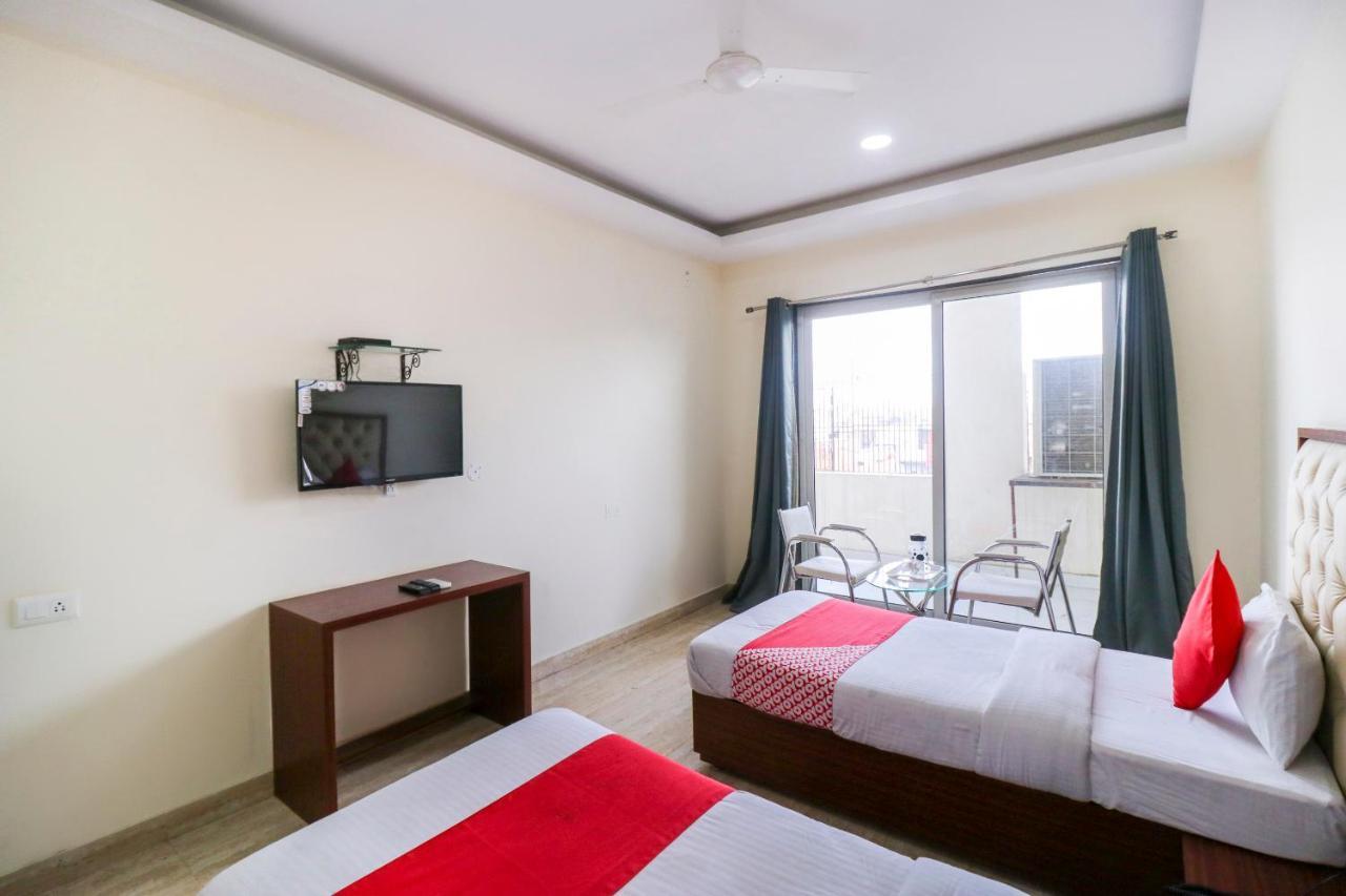 Hotel Oyo Flagship 69860 Mastana Palace à Bénarès Extérieur photo