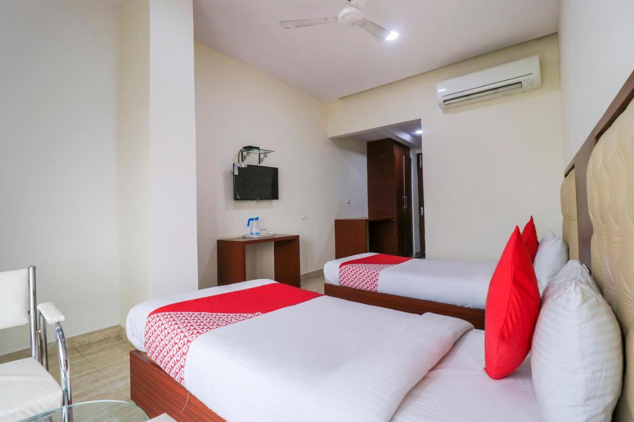 Hotel Oyo Flagship 69860 Mastana Palace à Bénarès Extérieur photo