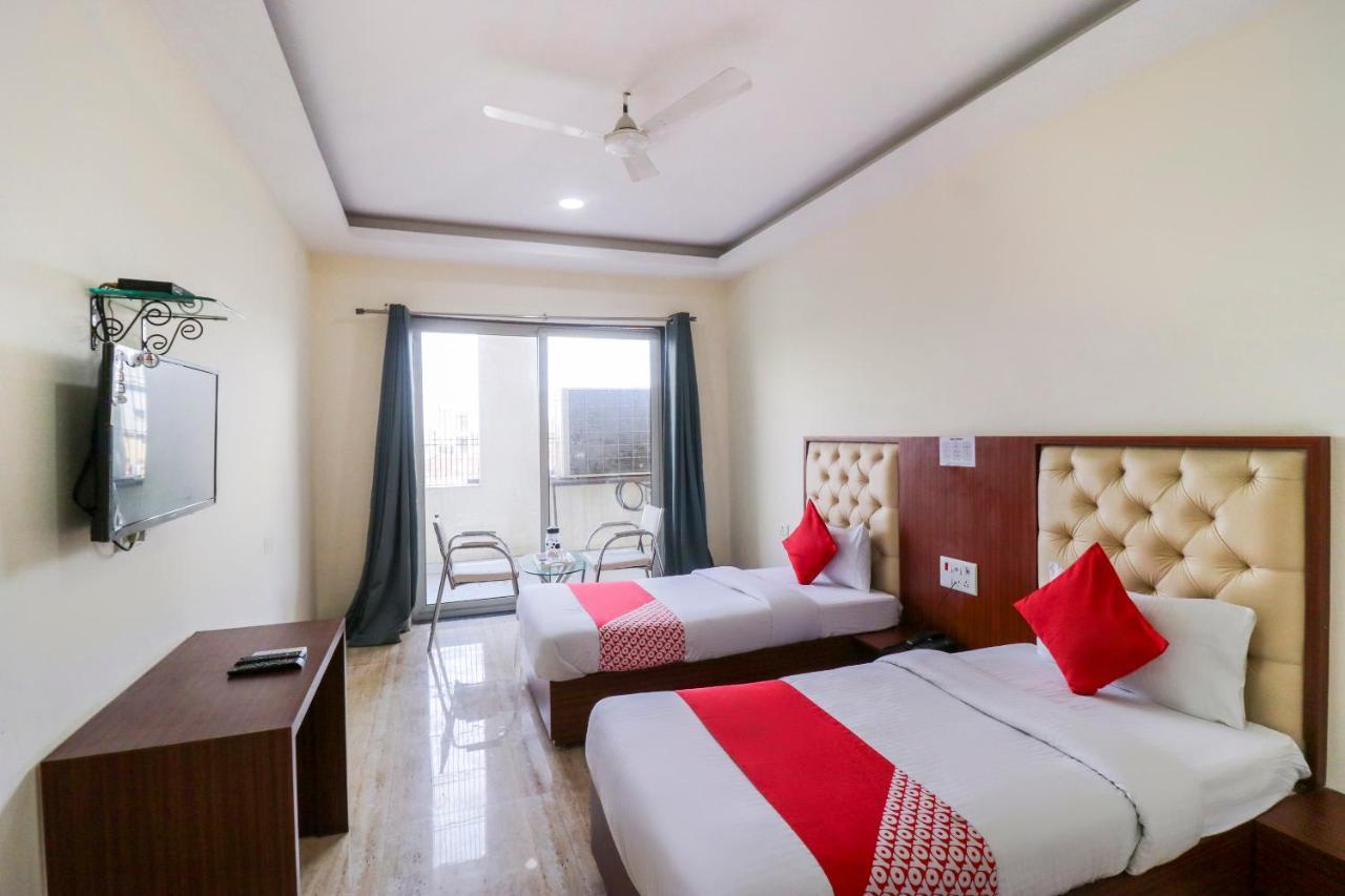 Hotel Oyo Flagship 69860 Mastana Palace à Bénarès Extérieur photo
