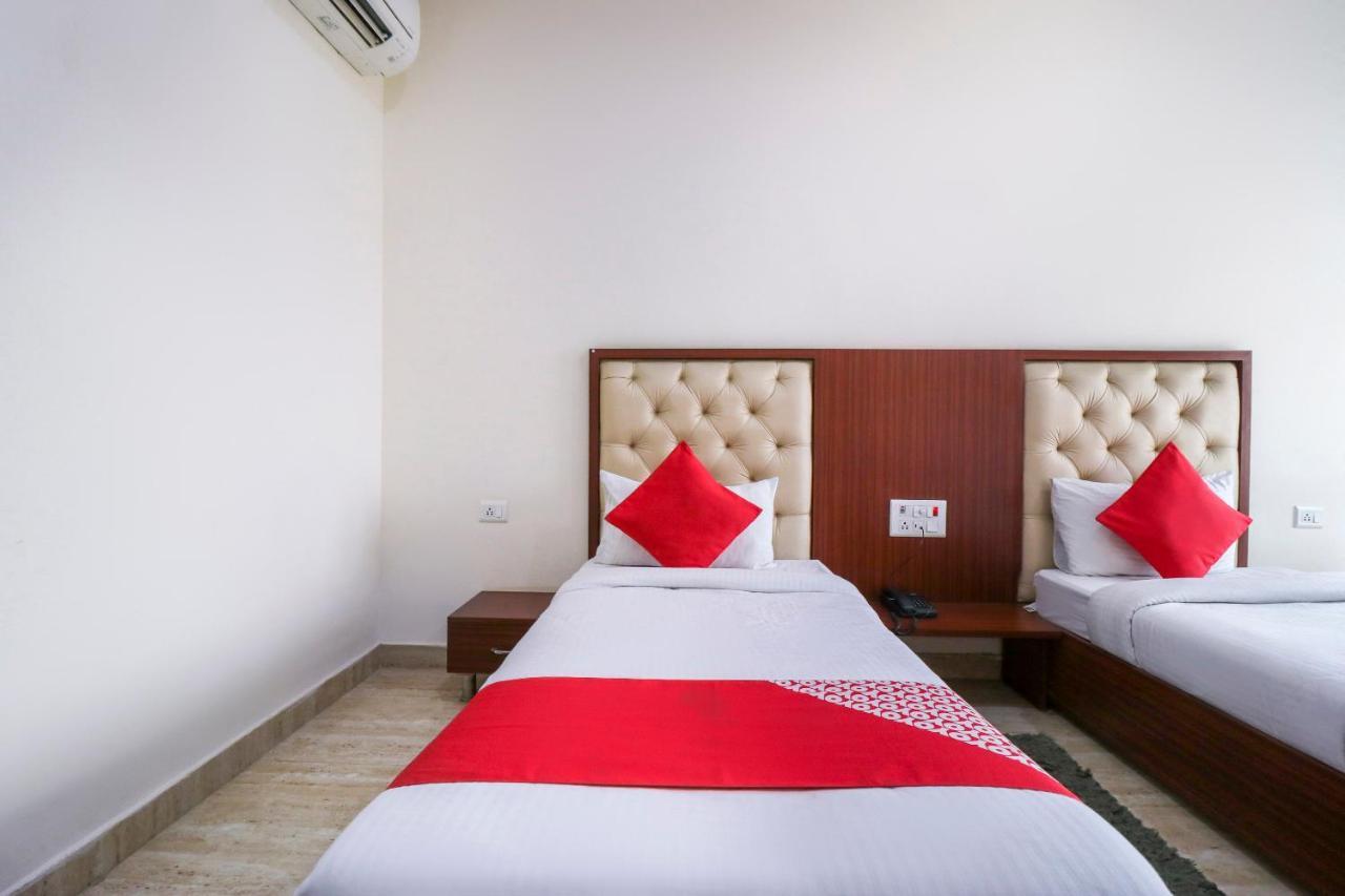 Hotel Oyo Flagship 69860 Mastana Palace à Bénarès Extérieur photo